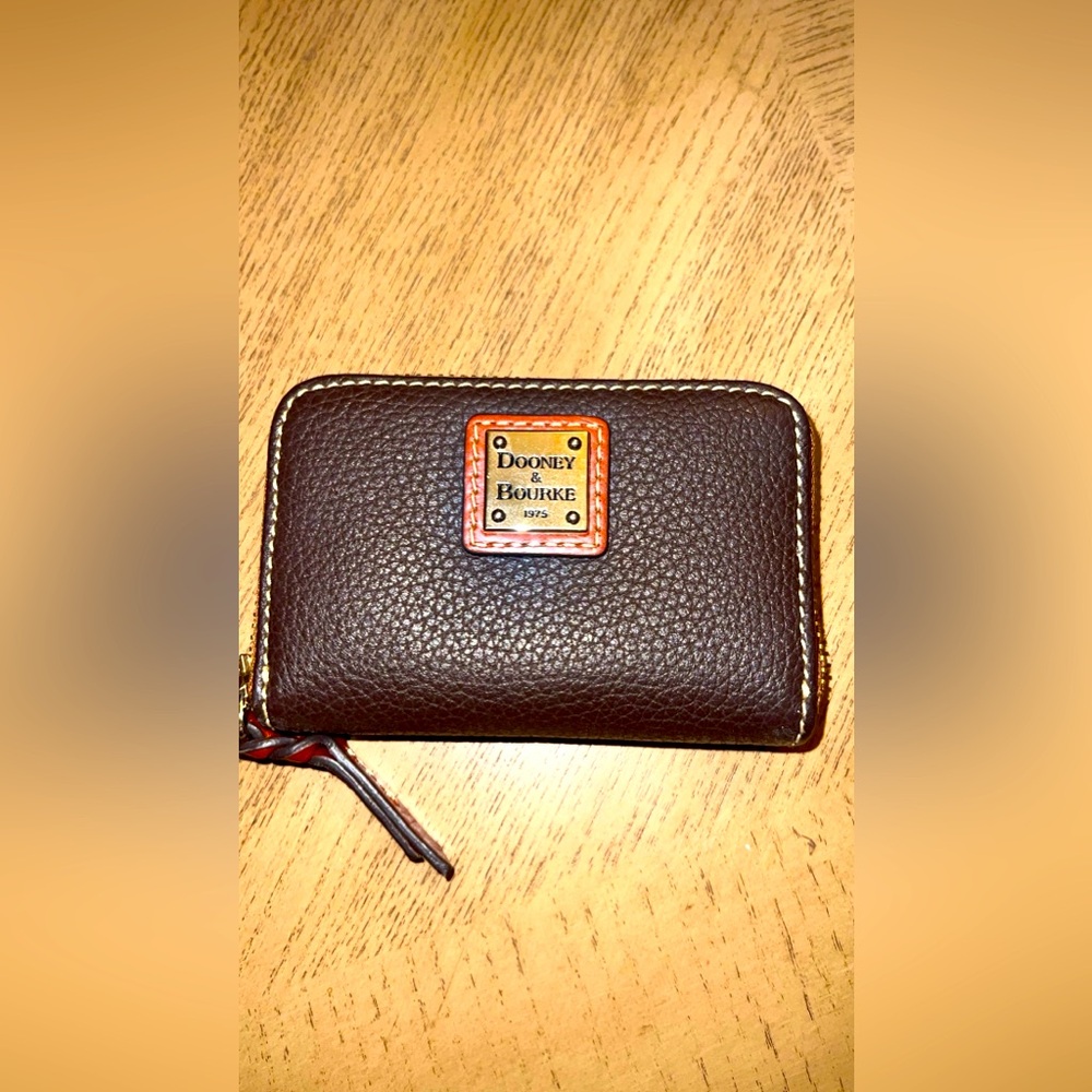 Pebble Grain Large Zip Around Credit Card Case